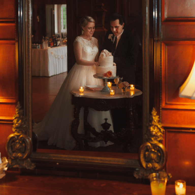 Star Oak Lane profile picture wedding cake bride and groom