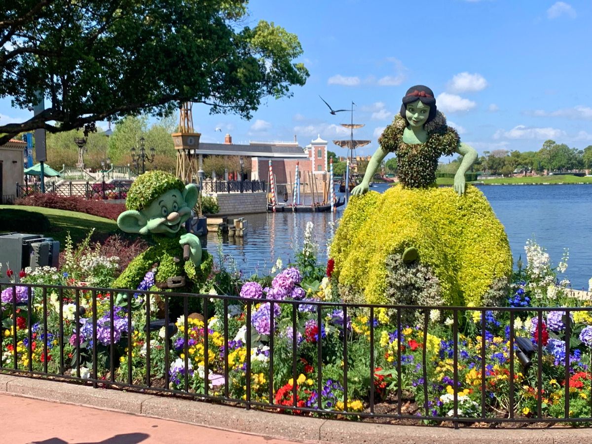 Snow White and Dopey Disney topiaries found at EPCOT 2025